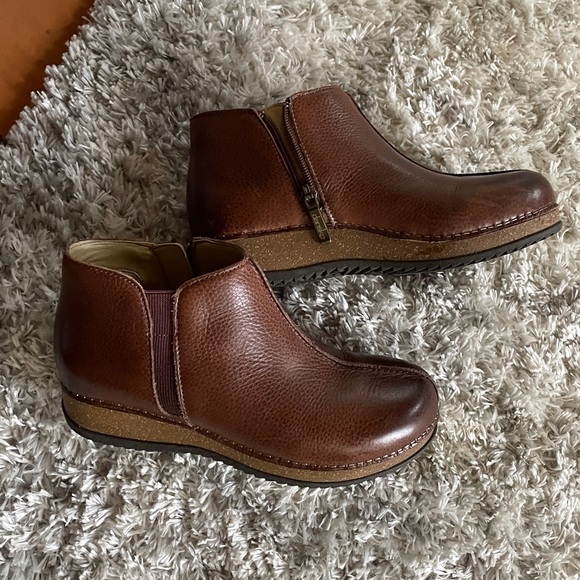 Dansko Shoes - Dansko Makara brown waxy milled